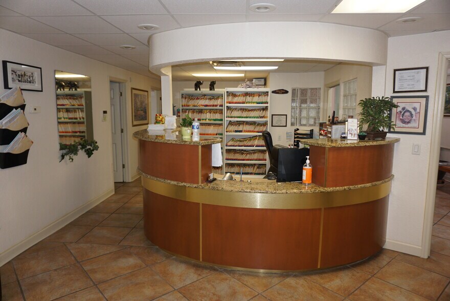 2910 W Waters Ave, Tampa, FL à vendre - Photo du bâtiment - Image 2 de 21