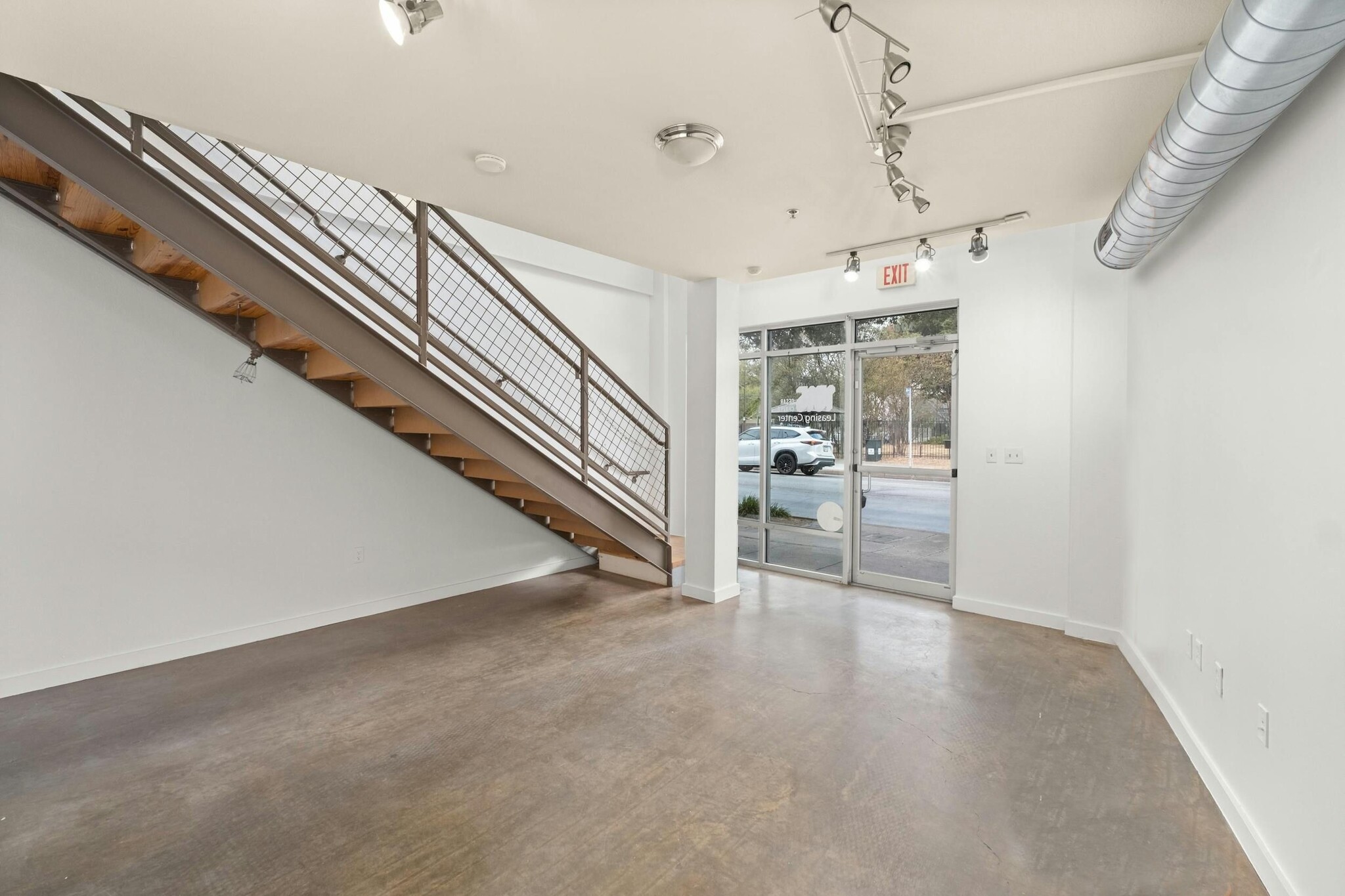 1601 E Cesar Chavez St, Austin, TX for lease Interior Photo- Image 1 of 13