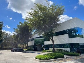 7800 Peters Rd, Plantation, FL for lease Interior Photo- Image 1 of 3