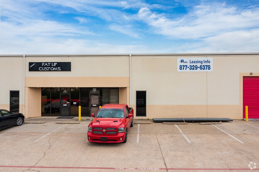 2333 Minnis Dr, Haltom City, TX à louer - Photo du bâtiment - Image 2 de 6