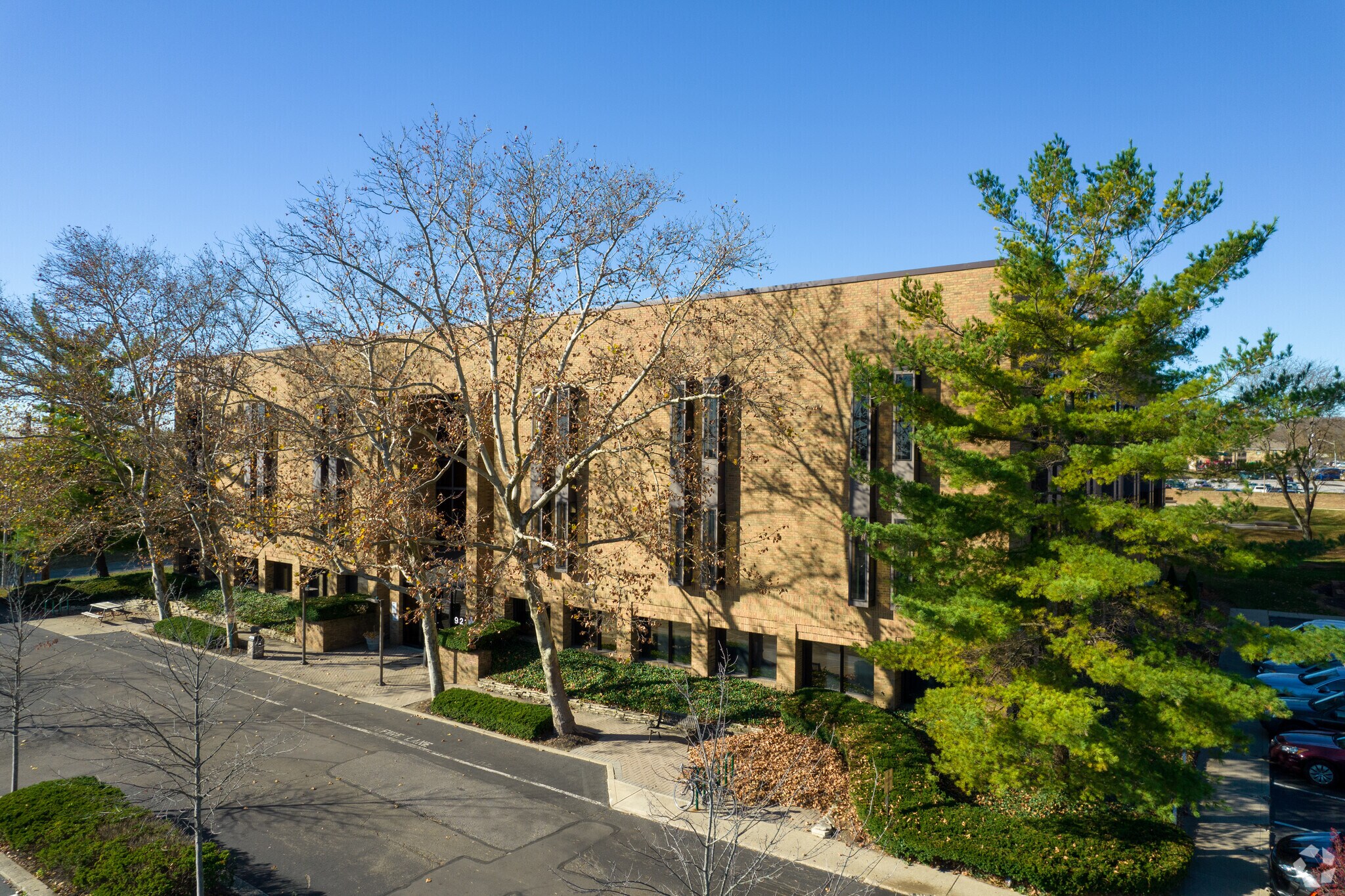 921 Chatham Ln, Columbus, OH à vendre Photo du bâtiment- Image 1 de 23