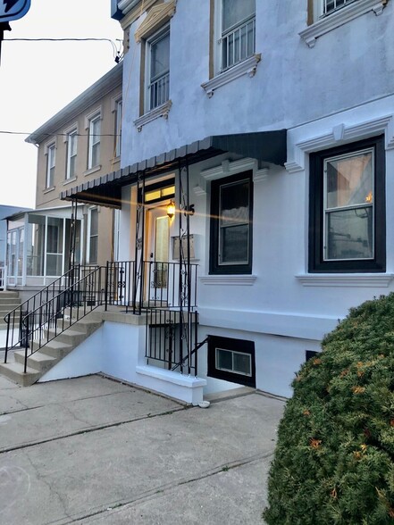 85 Wilson St, Hamilton, ON for sale - Building Photo - Image 2 of 19