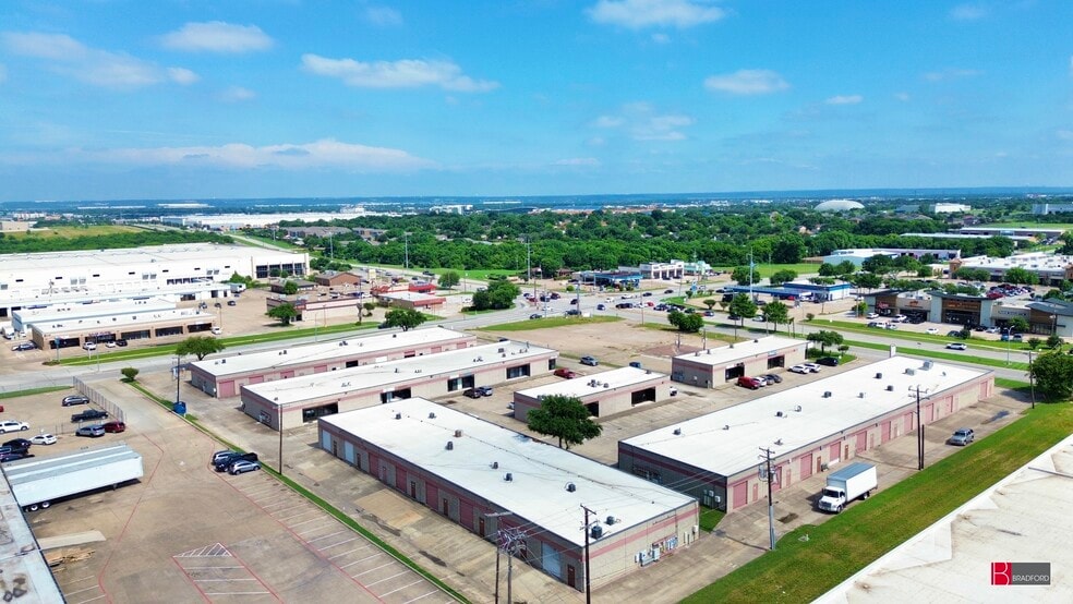 2100 S Great Southwest Pky, Grand Prairie, TX for lease - Building Photo - Image 1 of 2