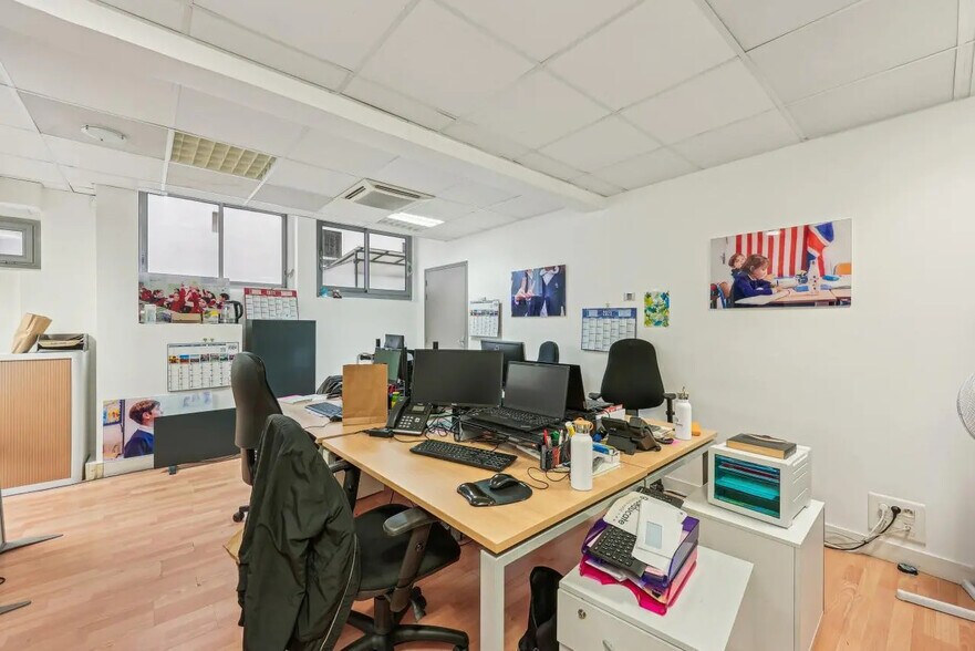76 Rue Saint-Lazare, Paris for sale - Building Photo - Image 3 of 15