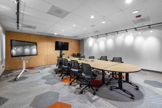 395 SW Bluff Dr, Bend, OR for lease Building Photo- Image 2 of 5