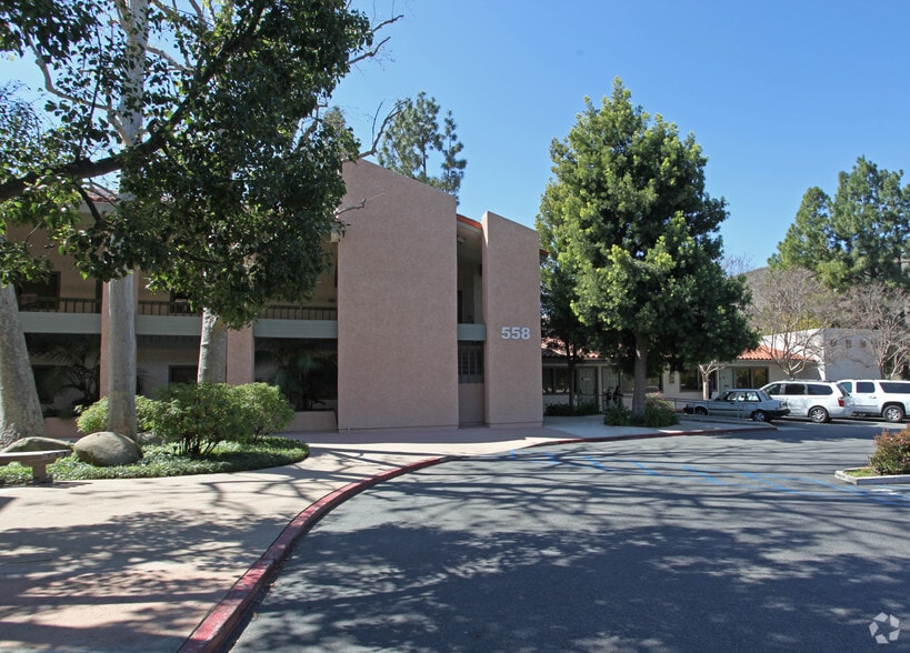 558 St. Charles Dr, Thousand Oaks, CA for lease - Building Photo - Image 3 of 5