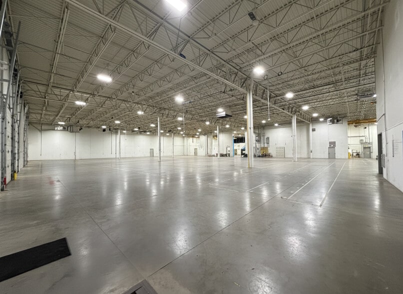 W238N1700 Rockwood Dr, Waukesha, WI for lease - Primary Photo - Image 1 of 5