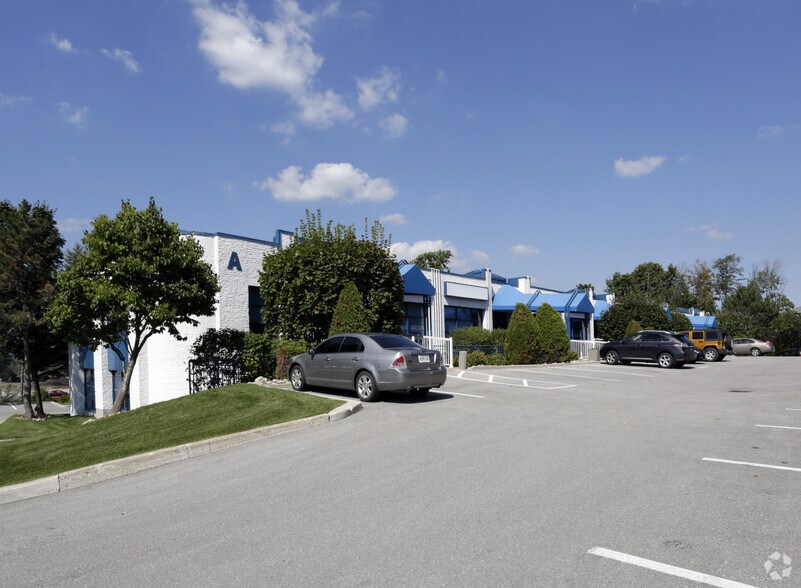 48a Alliance Blvd, Barrie, ON à vendre - Photo principale - Image 1 de 1