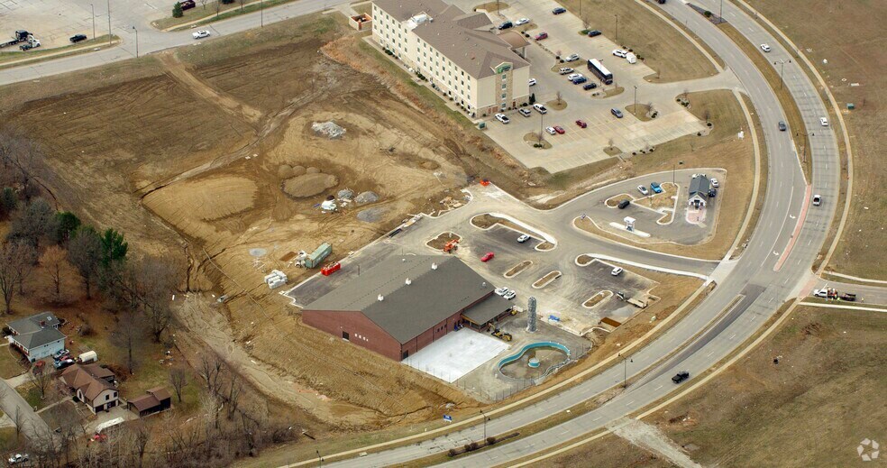 3620 Village Dr, Saint Joseph, MO à louer - Photo principale - Image 2 de 5