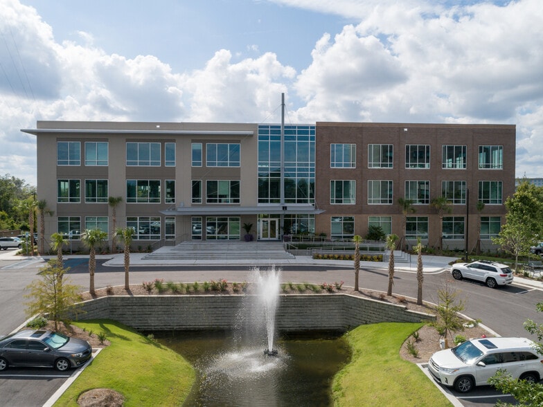 235 Magrath Darby Blvd, Mount Pleasant, SC à louer - Photo du bâtiment - Image 1 de 8