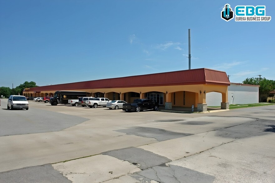 3110-3160 Saturn Rd, Garland, TX for lease - Building Photo - Image 2 of 9