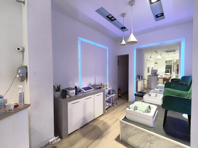 Retail in Barcelona, Barcelona for lease - Building Photo - Image 2 of 2