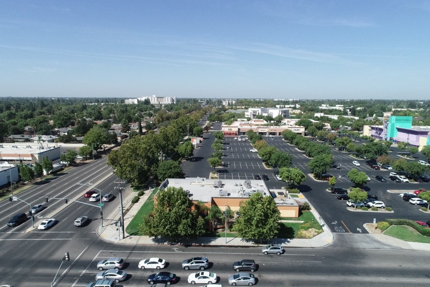 7007 N Cedar Ave, Fresno, CA for lease - Aerial - Image 3 of 10
