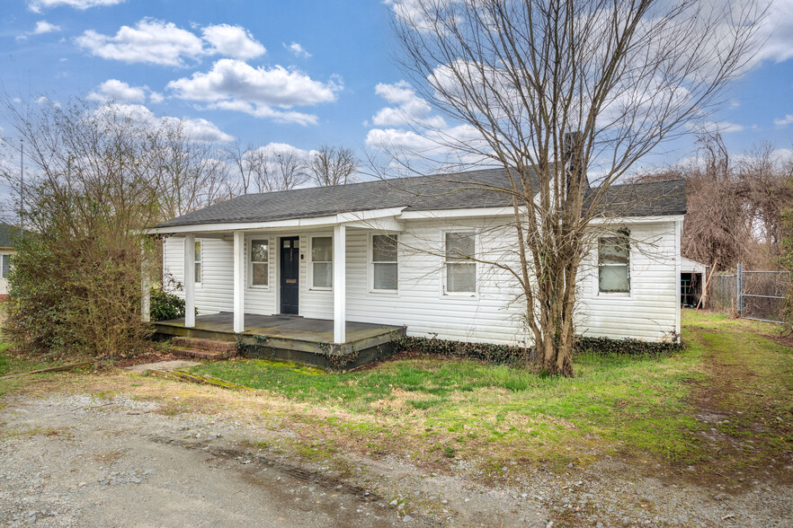 217 E Williamsburg Rd, Sandston, VA for sale - Primary Photo - Image 1 of 35