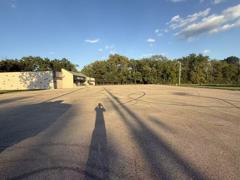 7410 Sni-A-Bar Rd, Kansas City, MO for lease - Primary Photo - Image 1 of 40