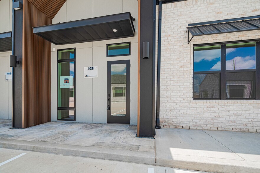 1325 Main St, Katy, TX à louer - Photo du bâtiment - Image 3 de 28