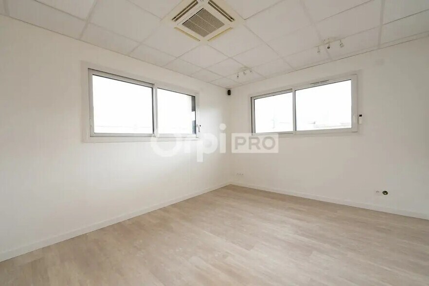 Office in Chaponnay for sale - Interior Photo - Image 3 of 12