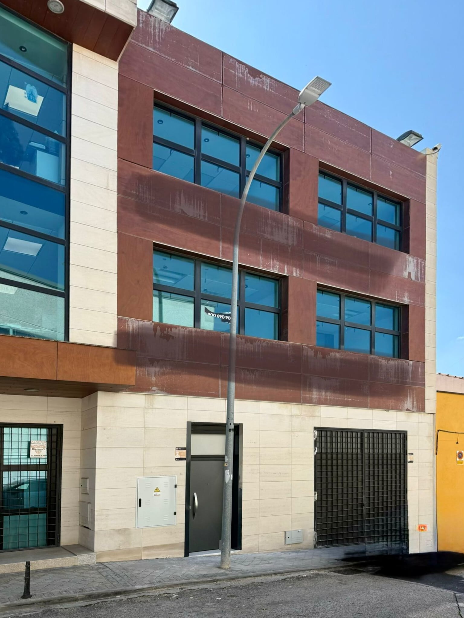 Office in Alcorcón, Madrid for sale Primary Photo- Image 1 of 29