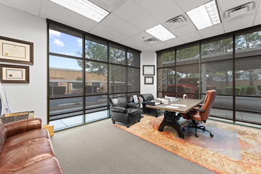 139 E Warm Springs Rd, Las Vegas, NV for sale - Building Photo - Image 3 of 37