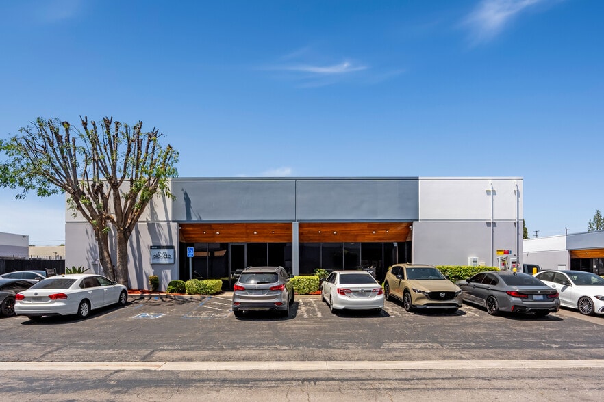 9420 Lurline Ave, Chatsworth, CA for lease - Building Photo - Image 3 of 11