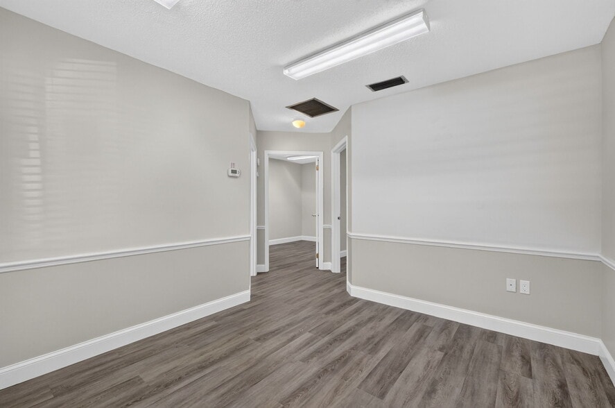 421 Montgomery Rd, Altamonte Springs, FL for lease - Building Photo - Image 3 of 12