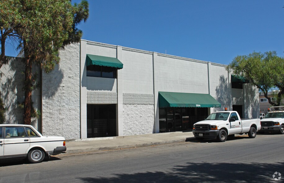 2514 Naomi St, Burbank, CA à louer - Photo du bâtiment - Image 2 de 7