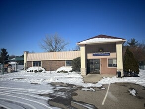 6860 Fountains Blvd, West Chester, OH for lease Building Photo- Image 1 of 9