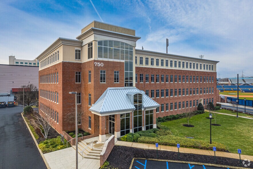 750 Shipyard Dr, Wilmington, DE à louer - Photo du bâtiment - Image 1 de 5