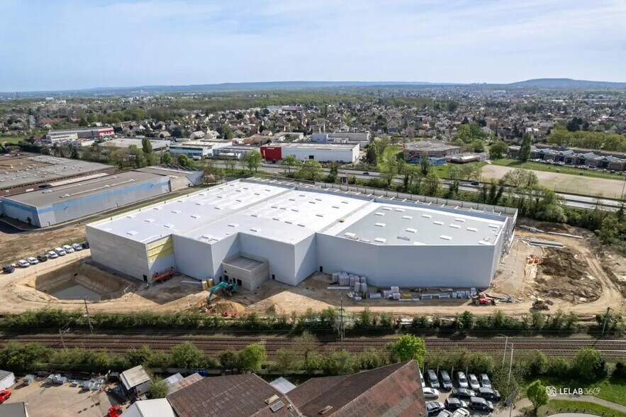 Industrial in Conflans-Sainte-Honorine for lease - Building Photo - Image 2 of 6