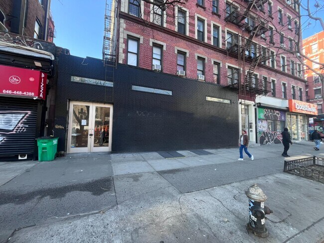 Plus de détails pour 55-61 Delancey St, New York, NY - Commerce de détail à louer