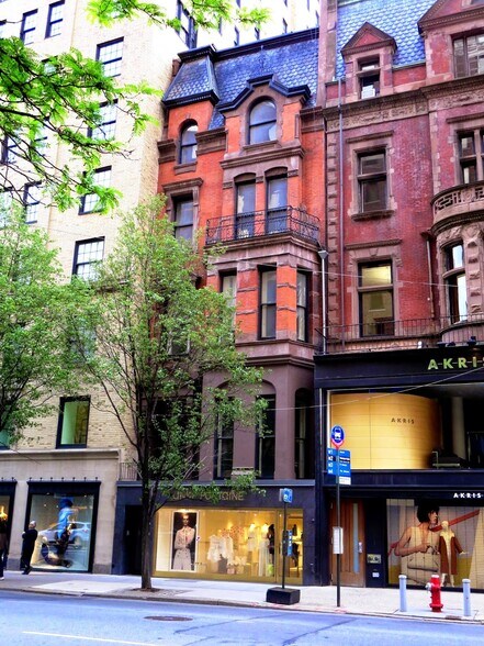 837 Madison Ave, New York, NY à vendre - Photo du bâtiment - Image 1 de 1