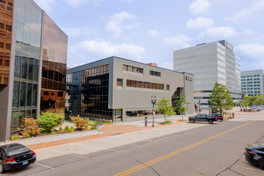 200 N Washington Sq, Lansing, MI for lease - Building Photo - Image 3 of 4