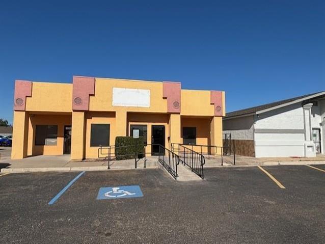 220 W Hillside Rd, Laredo, TX à vendre - Photo du bâtiment - Image 2 de 29