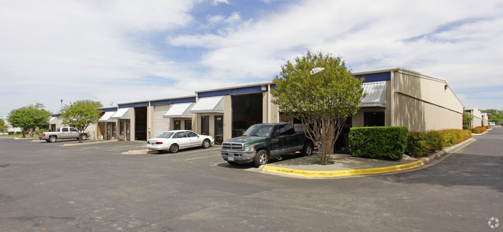 501 W Powell Ln, Austin, TX for lease - Primary Photo - Image 1 of 2