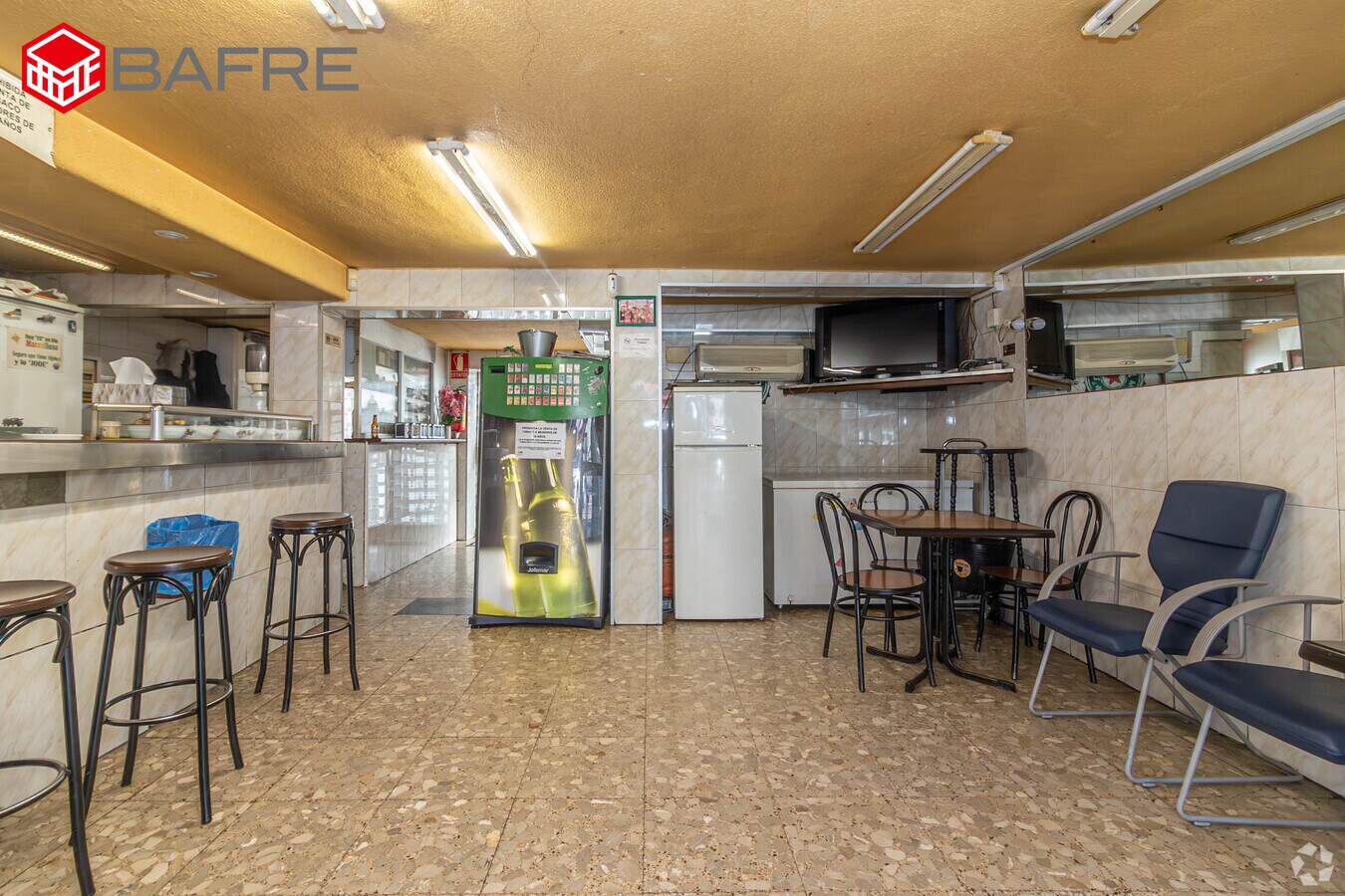 Madrid, MAD 28037 - Unit Puerta DR, Esc. 1 - - Interior Photo - Image 1 of 7