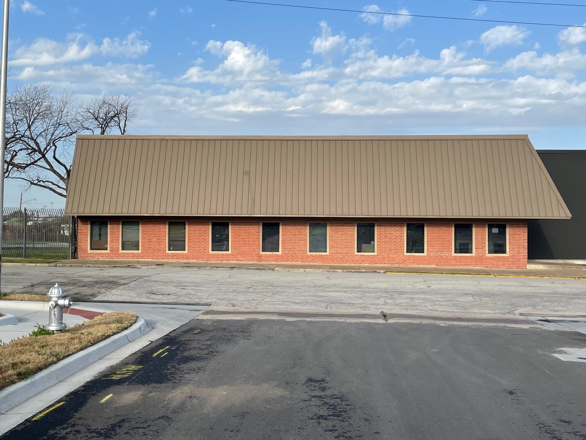 610 S Jennings Ave, Fort Worth, TX for lease Primary Photo- Image 1 of 4
