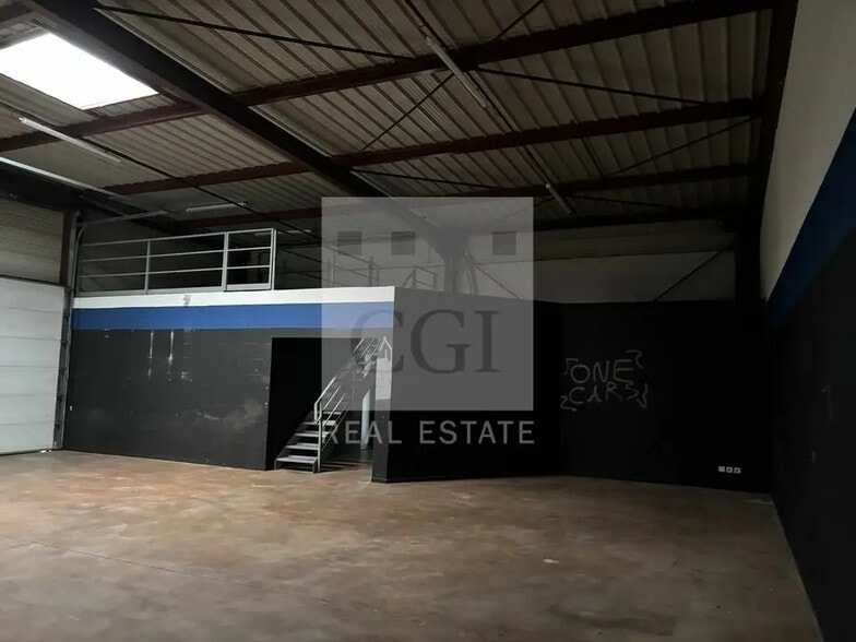 Office in Vaulx-en-Velin for lease - Interior Photo - Image 3 of 8