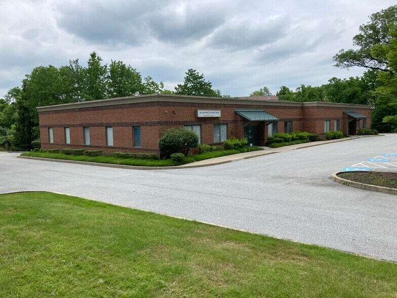 1646 W Chester Pike, West Chester, PA for lease - Building Photo - Image 2 of 2