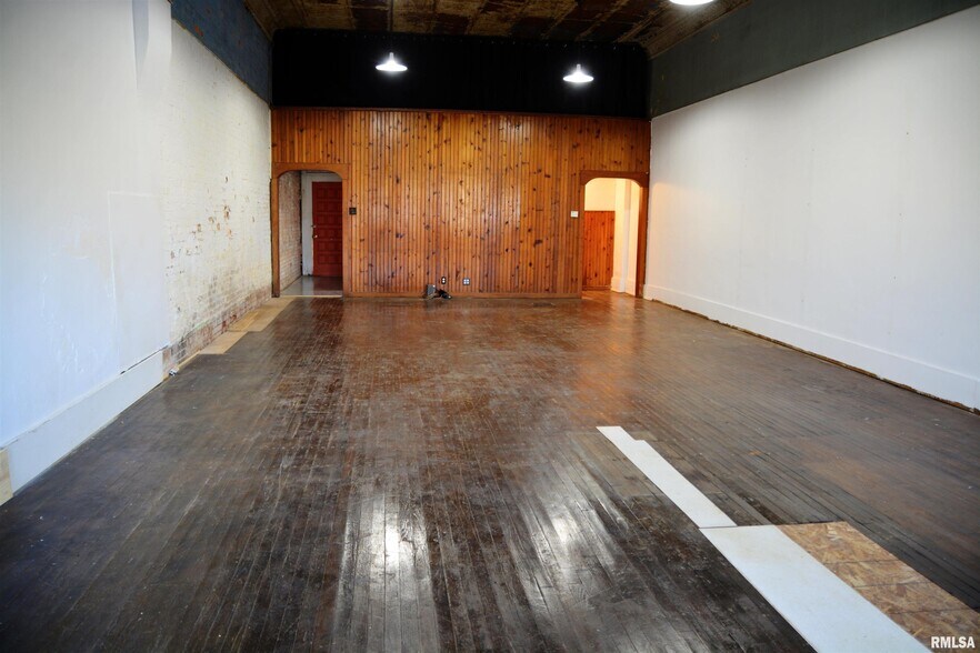 114 Market St, Colchester, IL à vendre - Photo intérieure - Image 3 de 10