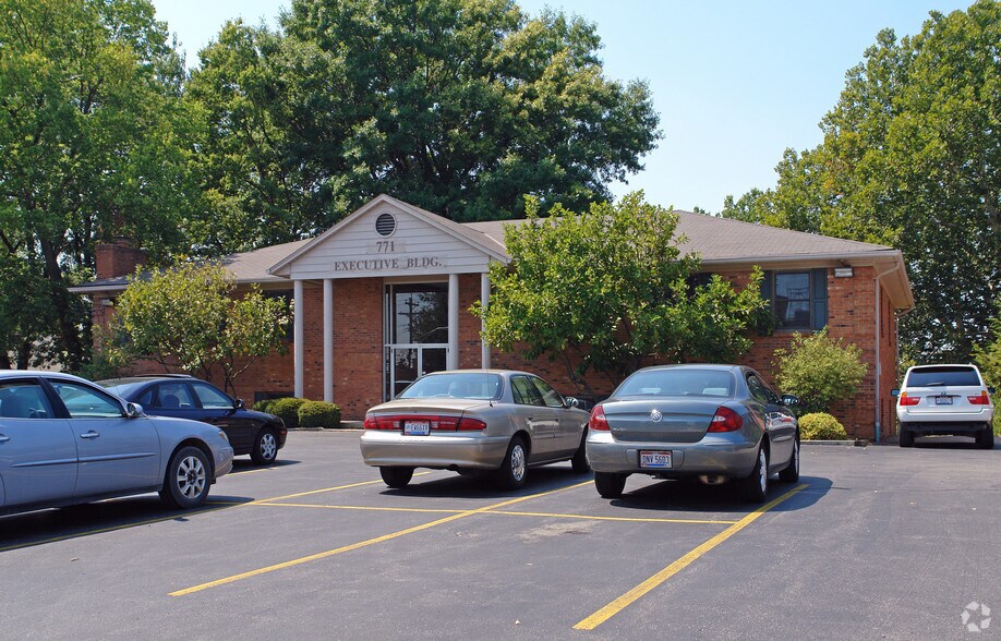 771 Neeb Rd, Cincinnati, OH à louer - Photo du bâtiment - Image 3 de 32