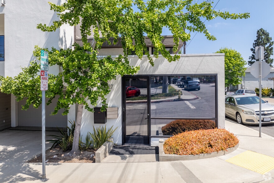 627 Aviation Way, Manhattan Beach, CA for lease - Building Photo - Image 1 of 15