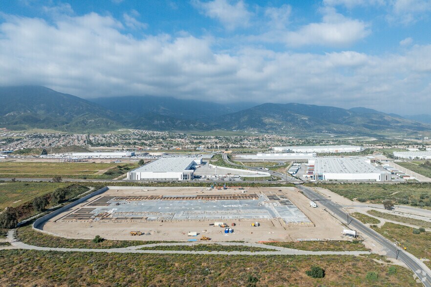 5702 Institution Rd, San Bernardino, CA à vendre - Photo du bâtiment - Image 2 de 9