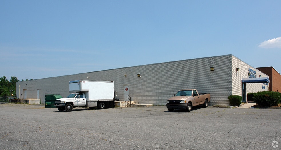 4801 Commercial Plaza St, Winston-Salem, NC à louer - Photo du bâtiment - Image 3 de 9