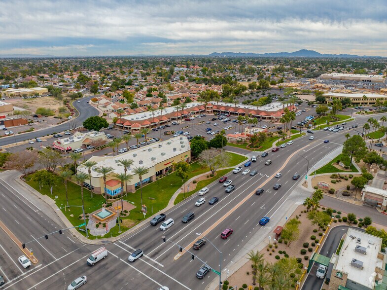 1515-1555 N Gilbert Rd, Gilbert, AZ à louer - Photo du bâtiment - Image 2 de 5