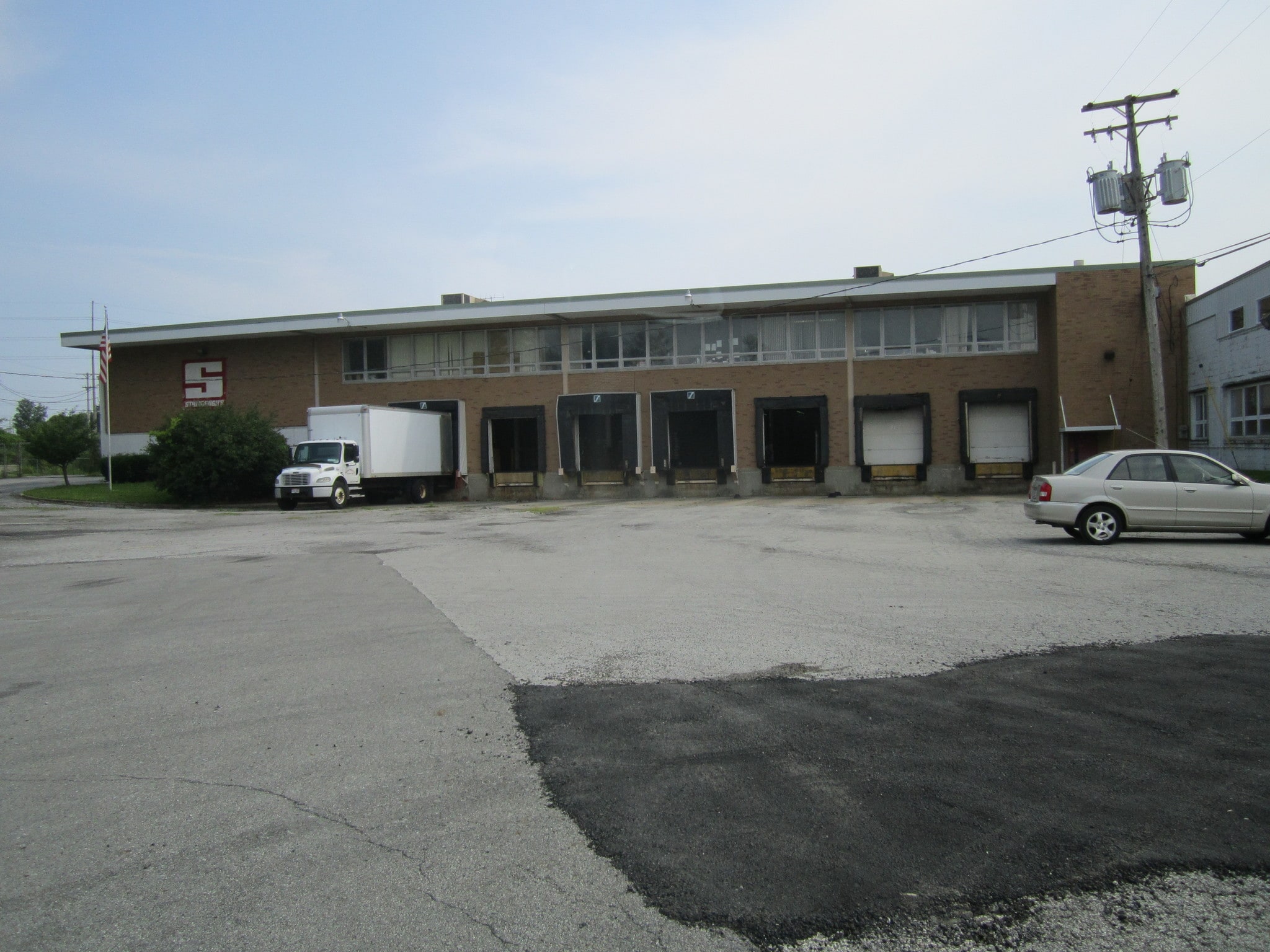 3745 Hendricks Rd, Youngstown, OH à louer Photo du bâtiment- Image 1 de 4