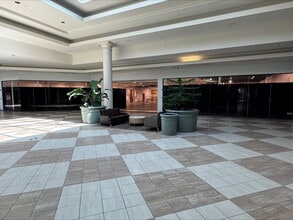 2000 N Neil St, Champaign, IL à louer Photo intérieure- Image 2 de 2