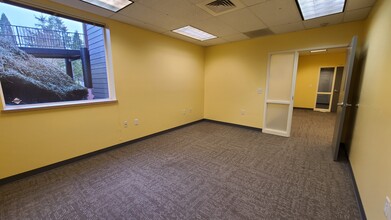 675 Orchard Heights Rd, Salem, OR for lease Building Photo- Image 2 of 3