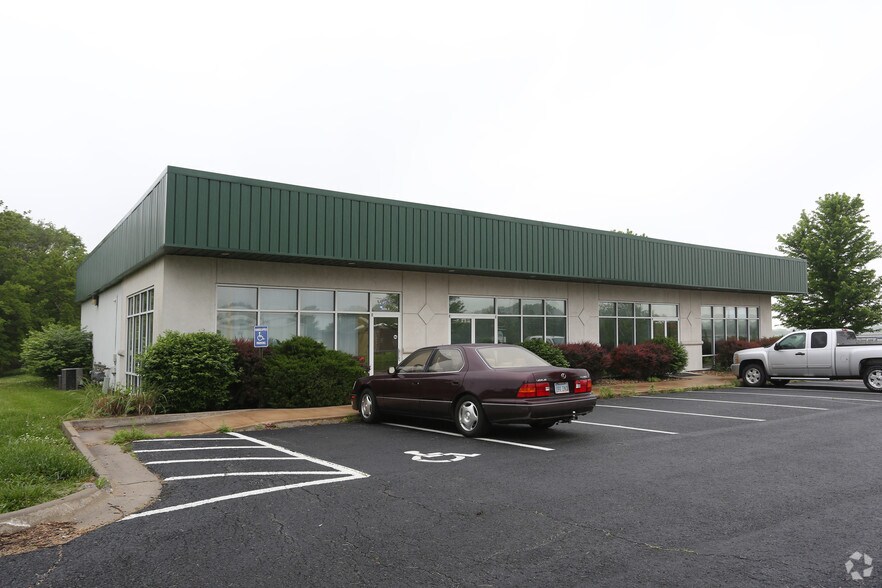 450 N Iowa St, Lawrence, KS à louer - Photo du bâtiment - Image 1 de 6