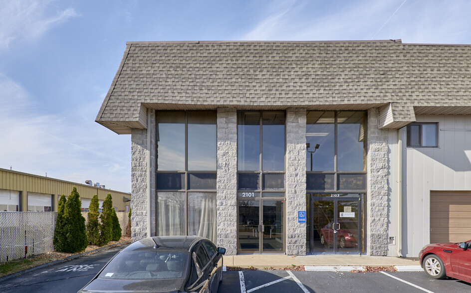 2101 Parkway Dr, Saint Peters, MO for lease - Building Photo - Image 1 of 38