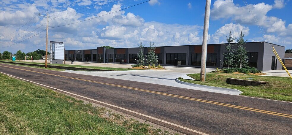 550 NE 24th St, Newcastle, OK à louer - Photo du bâtiment - Image 1 de 16